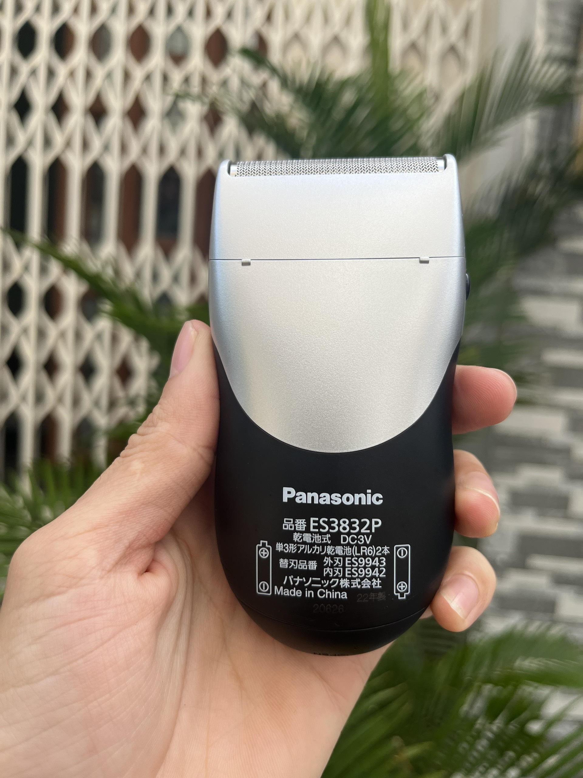 Máy cạo râu Panasonic ES3832P-S (đen)