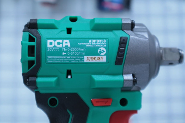 Máy siết bu lông dùng pin 20V DCA ADPB358EM