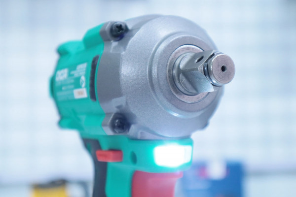 Máy siết bu lông dùng pin 20V DCA ADPB358EM