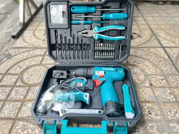 Bộ 81 món bao gồm máy khoan TDLI12415 dùng pin 12V TOTAL THKTHP10812