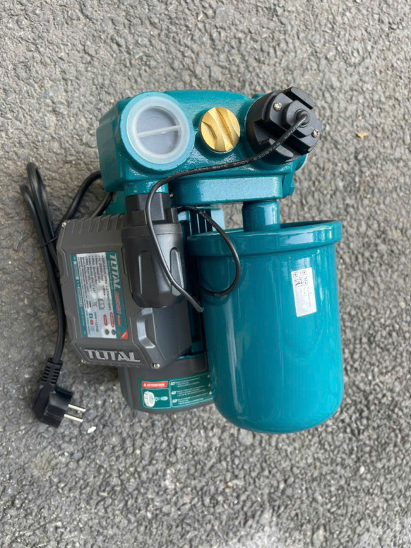 Máy bơm nước 370W TOTAL TWP113706