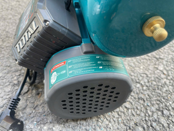 Máy bơm nước 370W TOTAL TWP113706