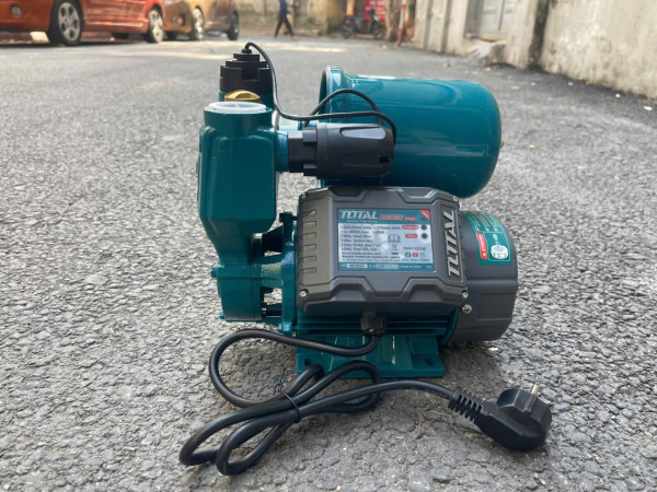 Máy bơm nước 370W TOTAL TWP113706