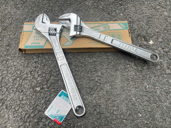 Mỏ lết TOTAL THT1010153