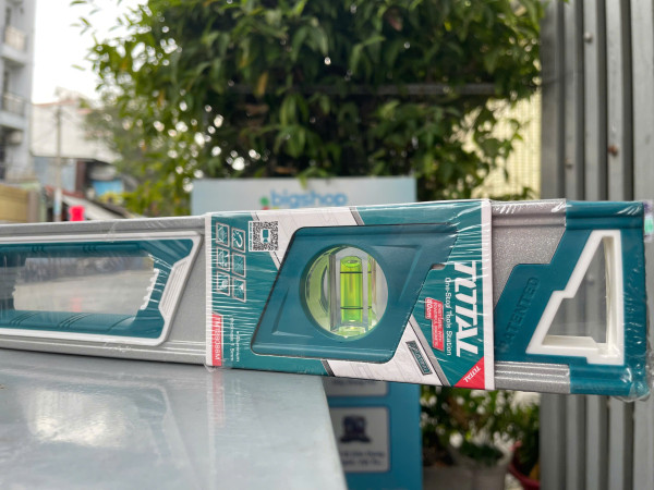 Thước thủy kèm theo nam châm hút 80cm TOTAL TMT28086M