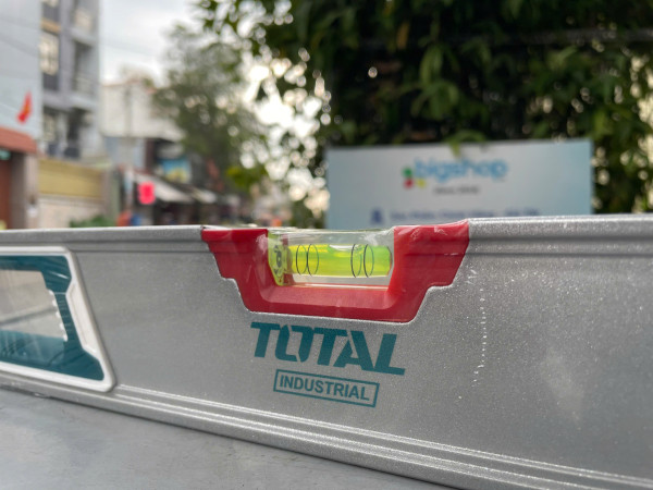 Thước thủy kèm theo nam châm hút 80cm TOTAL TMT28086M