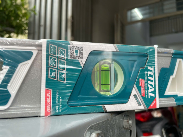 Thước thủy kèm theo nam châm hút 80cm TOTAL TMT28086M