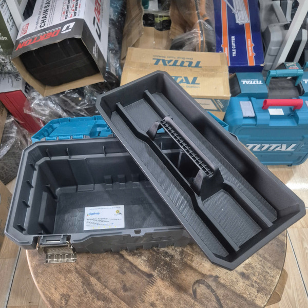 Hộp nhựa đựng công cụ 17 inch khóa kim loại TOTAL TPBX0172
