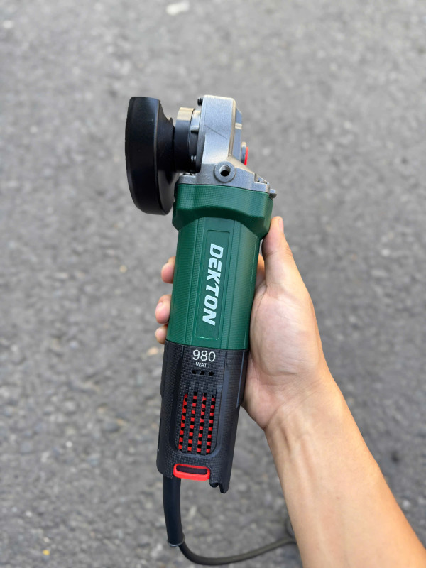 Máy Mài Tay Ngắn cs 980W Dekton DK-AG980, công tắc đuôi 