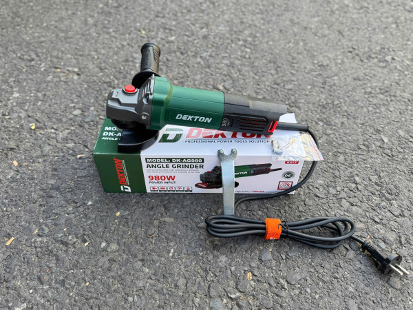 Máy Mài Tay Ngắn cs 980W Dekton DK-AG980, công tắc đuôi 