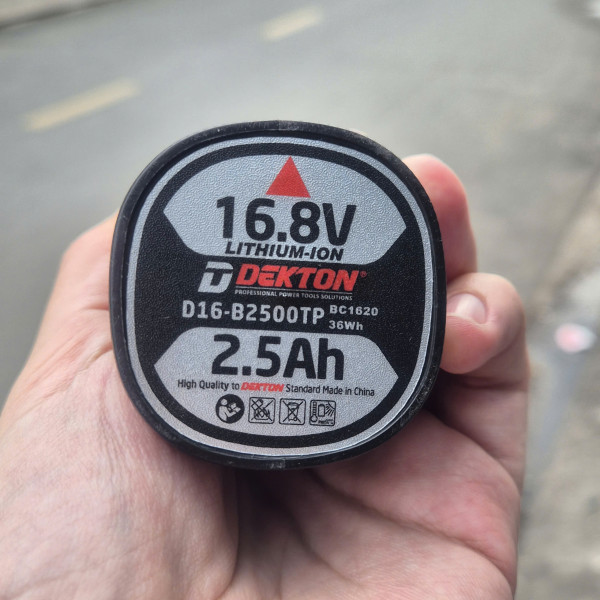 Pin 2.5Ah DEKTON D16-B2500TP