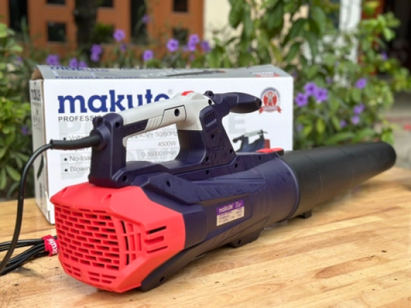 Máy thổi bụi MAKUTE 4500W PB121