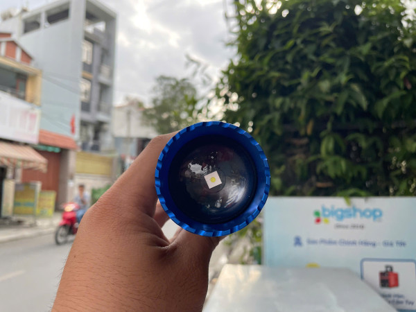 Đèn Pin Siêu Sáng King Blue LED1000