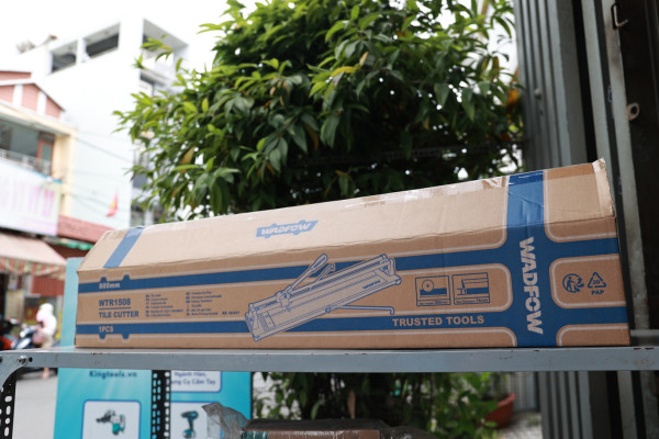 Bàn cắt gạch đẩy tay 800mm WADFOW WTR1508, cắtt dày 1.4cm