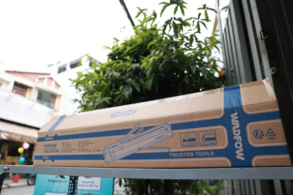 Bàn cắt gạch đẩy tay 800mm WADFOW WTR1508, cắtt dày 1.4cm
