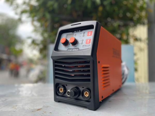Máy hàn điện tử 220V FEIFANKE TIG-250 (22170301700)