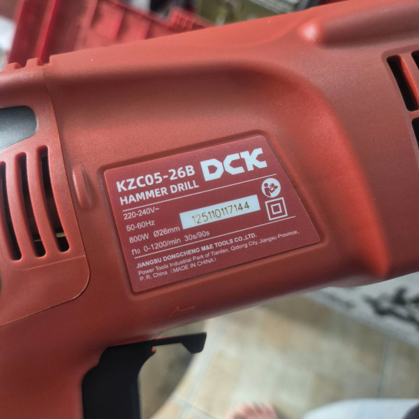 Máy khoan búa 3 chức năng 800W 26mm DCK KZC05-26B