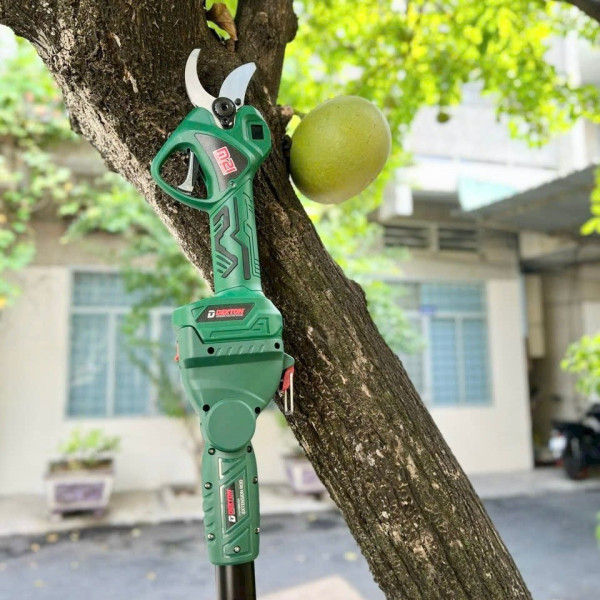 Kéo cắt cành dùng pin 21V Dekton M21-MCC40
