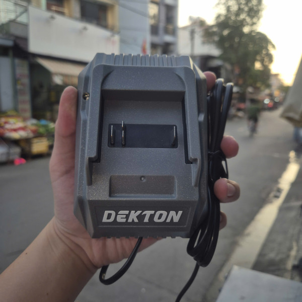 Đế sạc pin DEKTON M21-S25PRO / M21-S25XPRO 21V/2.5A