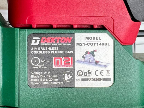 Máy cưa đĩa trượt dùng pin 21V 140mm Dekton M21-CGT140BL