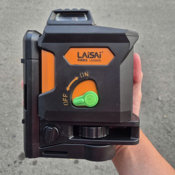 Máy cân bằng laser 5 tia xanh LAISAI LSG660S (Có thể treo tường)