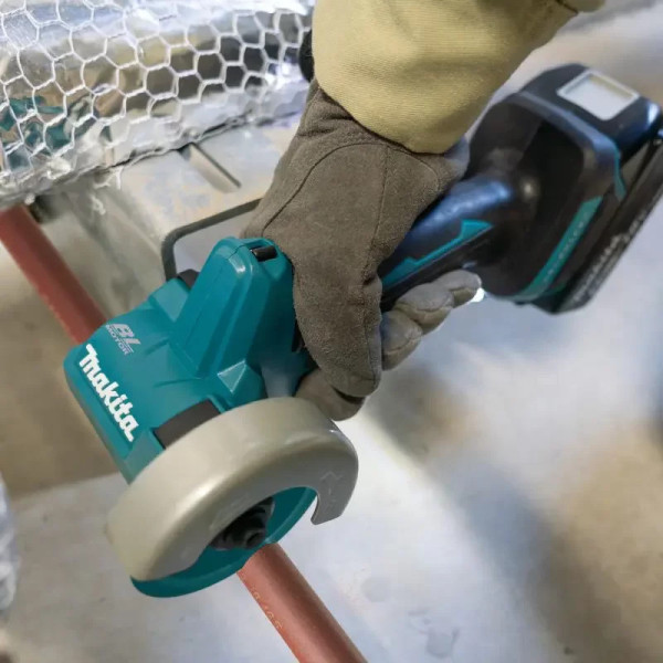 Máy cắt cầm tay dùng pin 18V Makita DMC300Z (chưa pin & sạc)