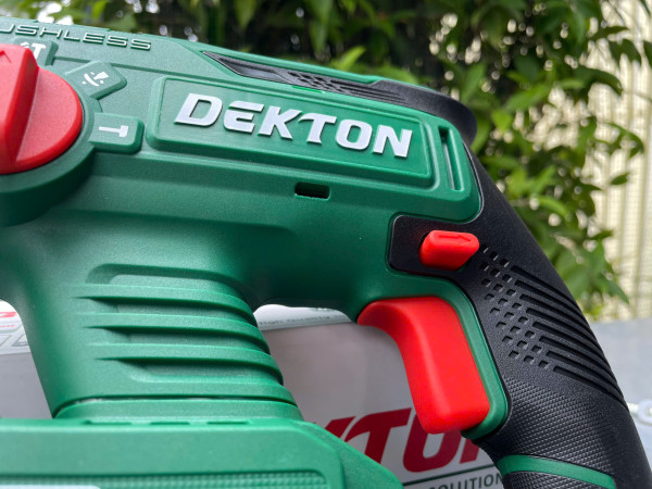 Máy khoan bê tông 3 chức năng M21-RH2603CP