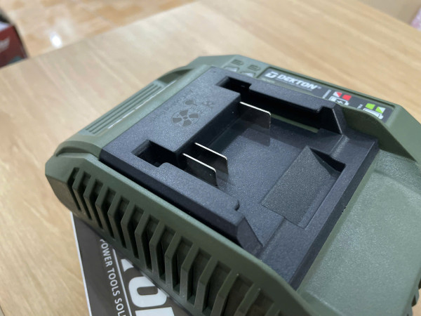 Đế sạc pin nhanh Dekton M21-S40XPRO – 21V, 4.0A