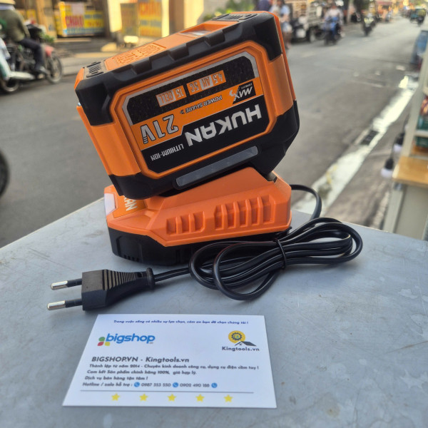 Bộ pin 4.5Ah 15Cells + 1 sạc 1.5Ah HUKAN G1-CBP4505