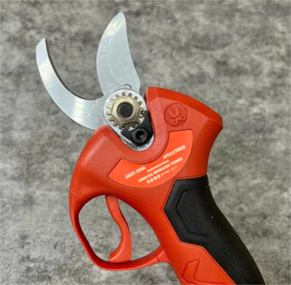 Kéo cắt cành dùng Pin Amaxtools  AKCC-25SA