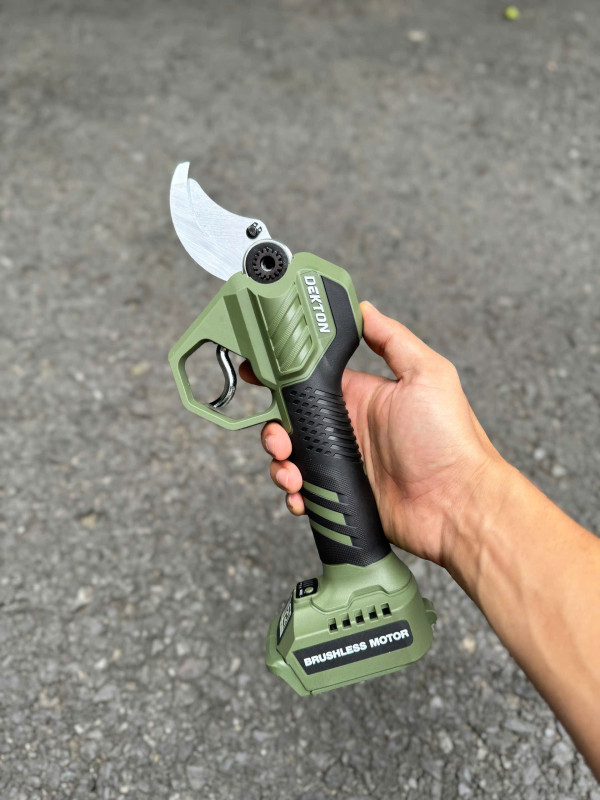 Kéo cắt cành DEKTON M21-MCC40XPRO (màu Olive), 40mm