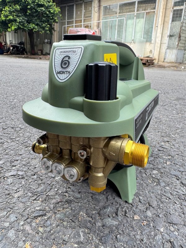 Máy Xịt Rửa Xe Mini Dekton DK-CWR2200XPRO 