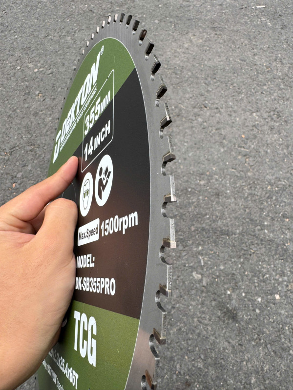 Máy cắt hợp kim 355mm DEKTON  DK-CHK355XBL, không chổi than