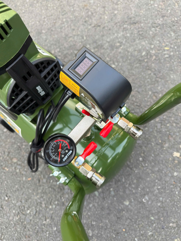 Máy Nén Khí  Không Dầu Dekton DK-AC3930XPRO 30L