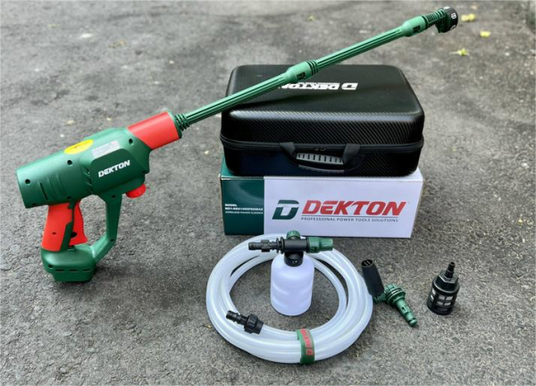 Máy rửa xe chạy pin Dekton M21-SRX1405PROMAX