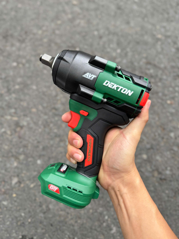 Máy Siết Mở Bulong Dekton 1000N.m – Motor Brushless M21-IW1000PLUS (Màu Xanh)