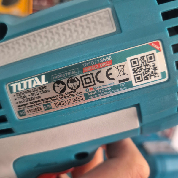 Máy Khoan Búa TOTAL TG1071366E (CS 710W, đầu kẹp 13mm)