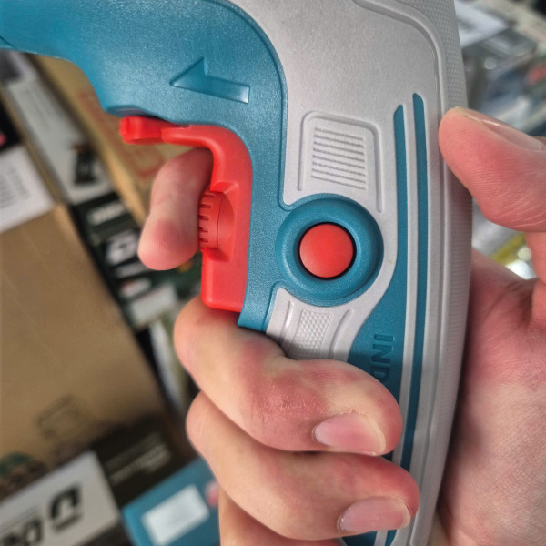 Máy Khoan Búa TOTAL TG1071366E (CS 710W, đầu kẹp 13mm)