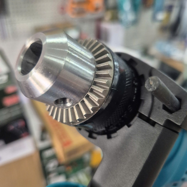 Máy Khoan Búa TOTAL TG1071366E (CS 710W, đầu kẹp 13mm)