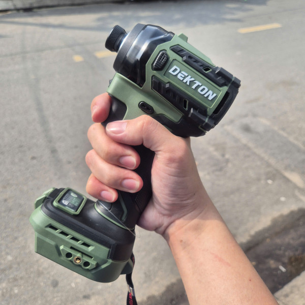 Máy chuyên vít 21V Dekton M21-CV250XPRO (Thân máy)