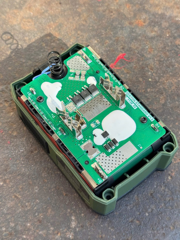 Pin Dekton 21V M21-B4055XA 4.0Ah