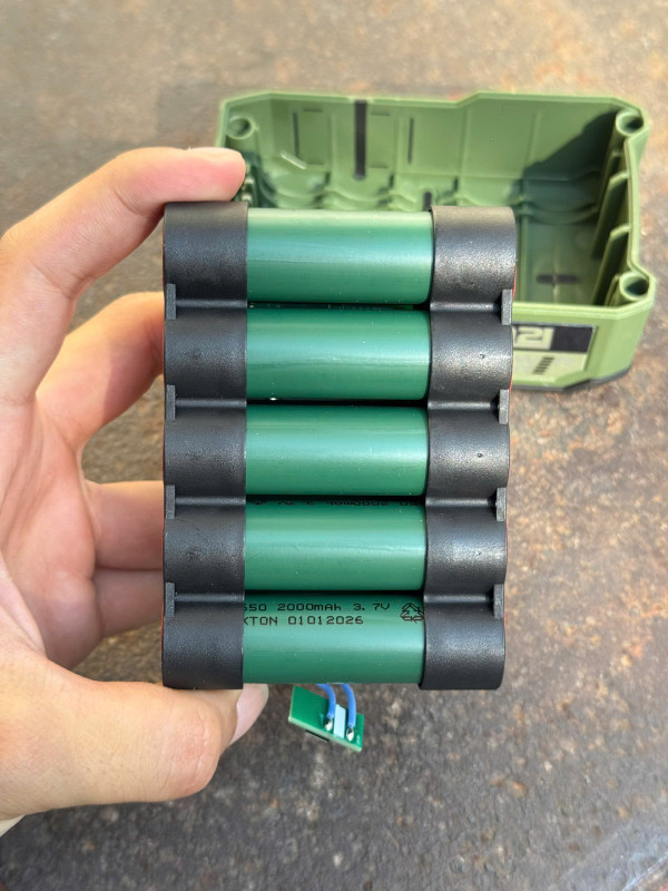 Pin Dekton 21V M21-B4055XA 4.0Ah