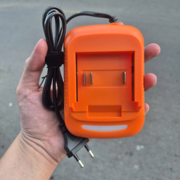 Bộ pin 8.0Ah-5C và sạc 1.5Ah (Gen 1) HUKAN G1-P0806