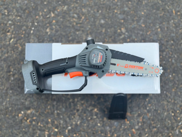 Thân máy cưa xích 6 inch dùng pin 21V DEKTON M21-CX06CP