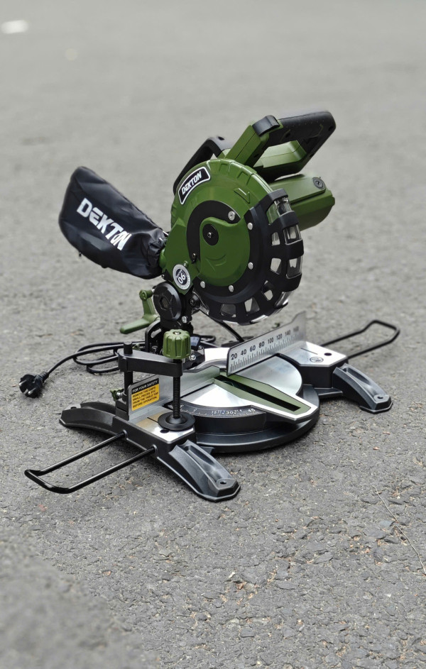 Máy cắt nhôm gỗ đa năng DEKTON DK-CN210XPROMAX – CS 1450W
