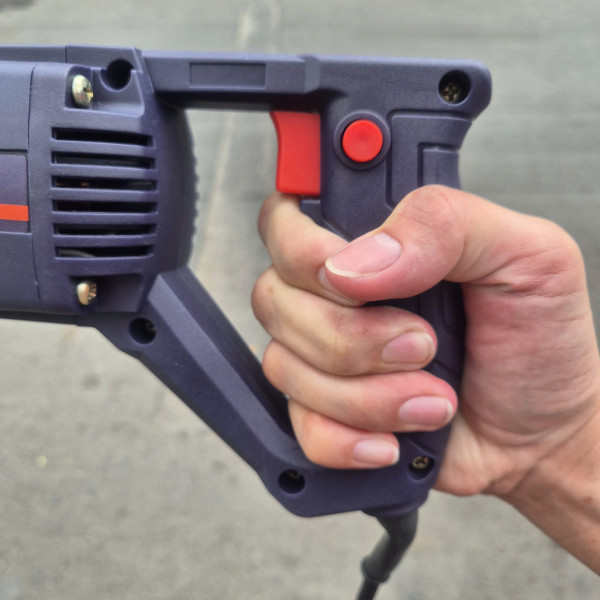 Máy đầm dùi MAKUTE CV002 (CS 800W, dây đầm 1.5m)