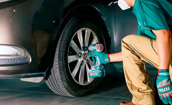 Máy siết bulong pin 20V TOTAL TIWLI2055 (2 Pin 4.0 Ah, 1 Sạc - 700N)