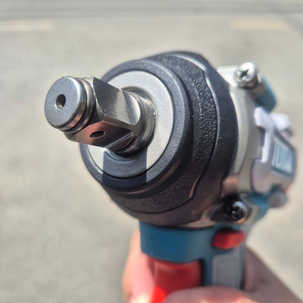 Máy siết bulong pin 20V TOTAL TIWLI2055 (2 Pin 4.0 Ah, 1 Sạc - 700N)
