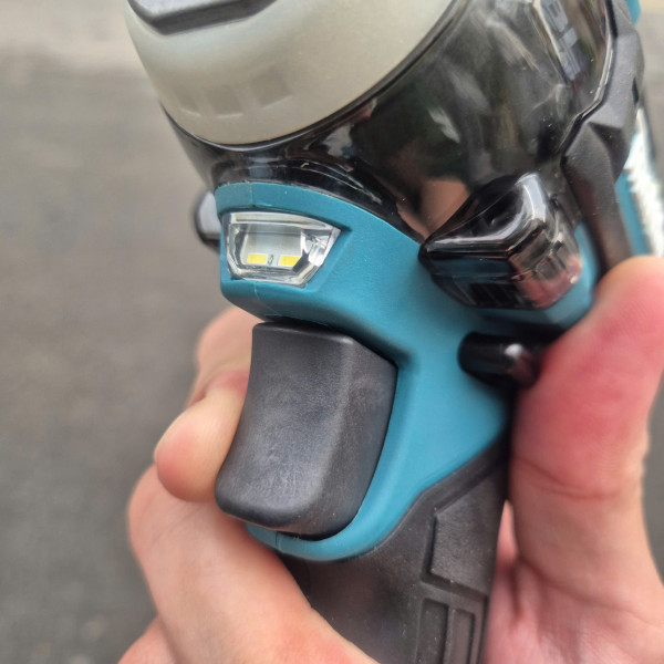 Máy siết bulong dùng pin 40V Max MAKITA TW004GZ - Chưa bao gồm pin, sạc