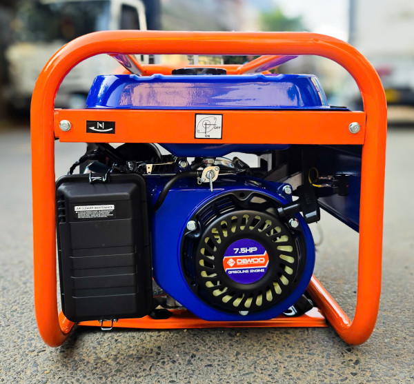 Máy phát điện chạy xăng 3.2KW Dewoo DW4500